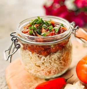 Découvrez comment fonctionnent les couverts réutilisables utilisés sur nos plateaux-repas. Room Saveurs s'engage pour l'environnement au quotidien aves ses services de reverse, réemploi et zero déchet