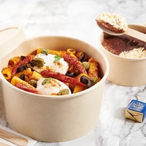 Découvrez la recette des succulentes pâtes du chef Denny Imbroisi : au menu, burrata, tomates confites, olives, câpres... De quoi vous transporter instantanément en Italie