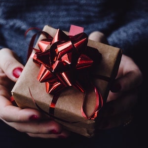 Découvrez les différentes marques proposées par Room Saveurs pour vos cadeaux d'affaires en entreprise et comment s'y prendre