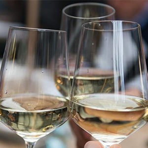 Combien de bouteille de vin par personne pour un évènement en entreprise ?