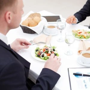 Nos conseils pour vous aider à organiser un repas d'affaires avec vos clients ou vos partenaires