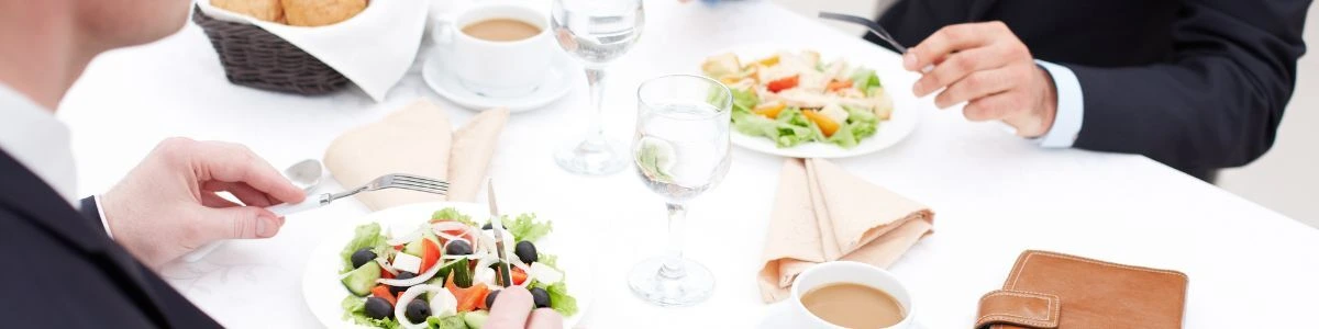 Nos conseils pour vous aider à organiser un repas d'affaires avec vos clients ou vos partenaires